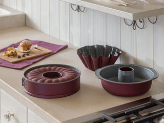 Molds for muffins, cakes, donuts, pies, puddings or plumcakes: each dessert has its own Tognana cake pan. Take a look here at the object of desire that every respectable pastry chef must have.